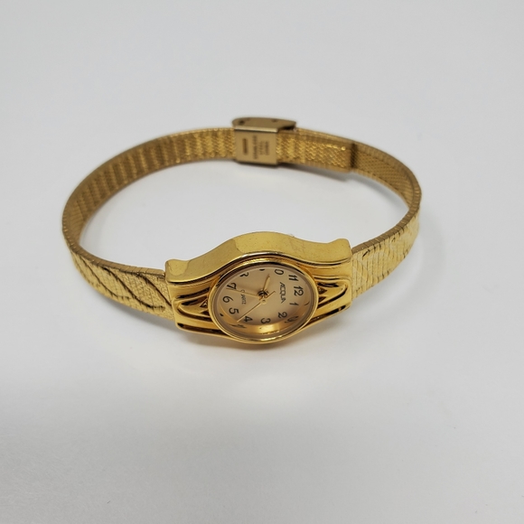 Vintage Working Acqua gold tone ladies watch